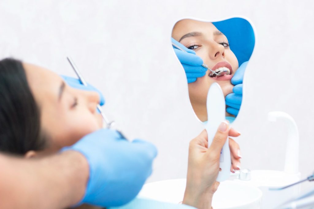 Los principales servicios de una clínica dental de calidad: Cuidando tu salud bucal con los mejores tratamientos disponibles