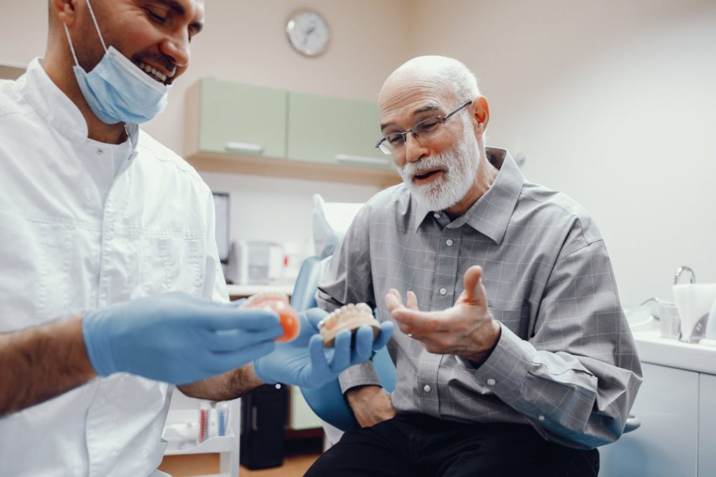 Prótesis dentales: una solución estética y funcional para restaurar tu sonrisa